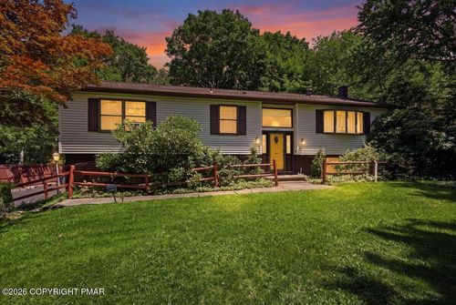 3 Devonshire Ln, Mount Pocono, PA, 18344-1026 | Card Image