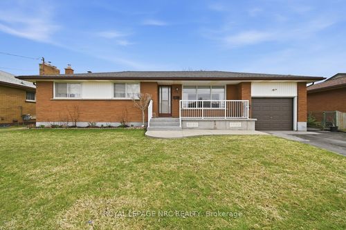 122 Wellington St, Welland, ON, L3B1B3 | Card Image
