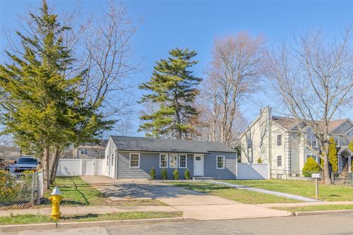13 Doolittle St, Brentwood, NY, 11717-3303 | Card Image