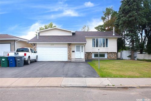 823 Northumberland Ave, Saskatoon, SK, S7L3W3 | Card Image