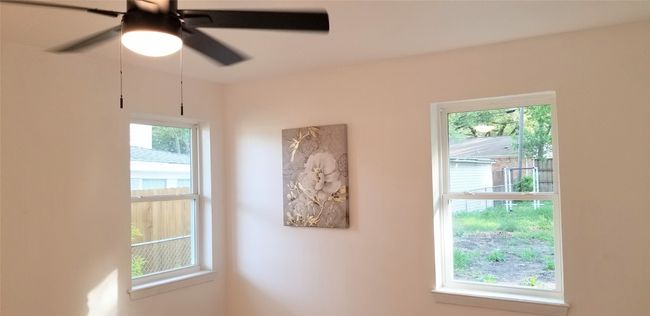 Detailed view of a ceiling fan | Image 23