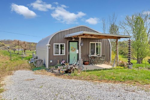 135 Britton Ave, Greeneville, TN, 37743-6993 | Card Image