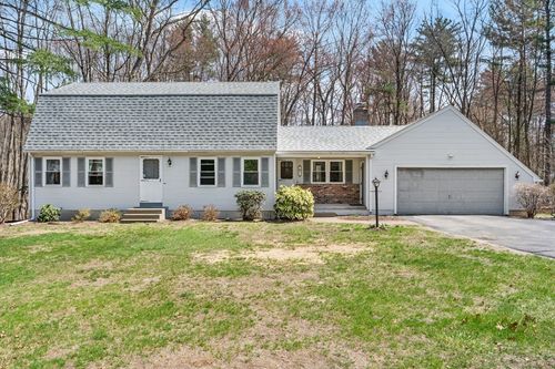 8 Jeanne Cir, Southampton, MA, 01073-9470 | Card Image