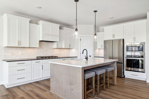 10180 Shadyview Ln N, Maple Grove, MN, 55311-5711 | Card Image