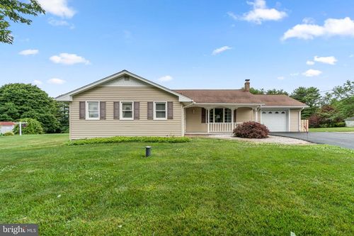 557 Oak Tree Rd, Westminster, MD, 21157-8127 | Card Image