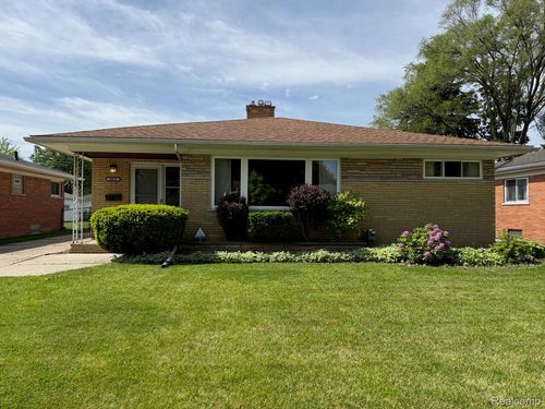 20018 Mauer St, Saint Clair Shores, MI, 48080-3784 | Card Image