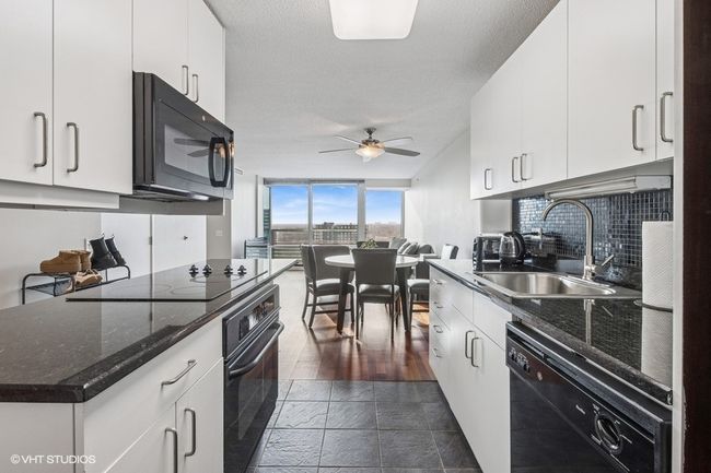 APT-1502 - 800 Elgin Rd, Condo with 2 bedrooms, 2 bathrooms and 1 parking in Evanston IL | Image 7