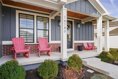 16180 165th Ter, Olathe, KS, 66062-7949 | Card Image