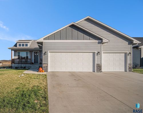 1120 Cypress Ave, Madison, SD, 57042-3726 | Card Image