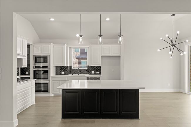 06. 1317 Flamingo - Kitchen | Image 13