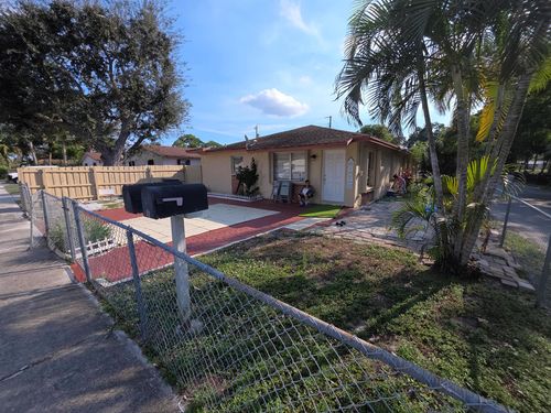 1024 Mcintosh St, West Palm Beach, FL, 33405-3051 | Card Image