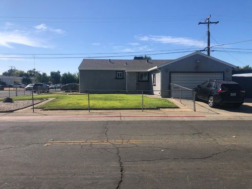 6630 38th Ave, Sacramento, CA, 95824-2017 | Card Image