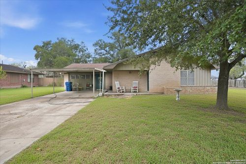 1000 Austin St, George West, TX, 78022-3582 | Card Image