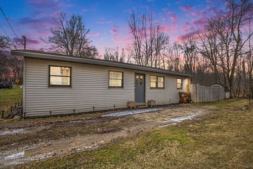 913 Maple St, Lake Odessa, MI, 48849 | Card Image