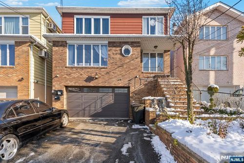 174 Maple St, Fairview, NJ, 07022-2304 | Card Image