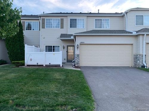 26654 Kirkway Cir, Woodhaven, MI, 48183-1967 | Card Image