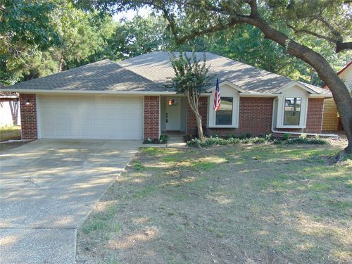 422 Oakwood Cir, Shady Shores, TX, 76208-5214 | Card Image