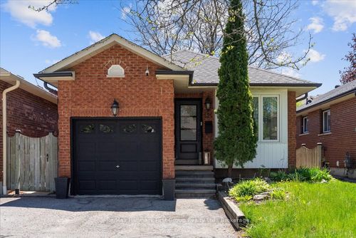 121 Ribblesdale Avenue, Whitby, ON, L1N7K2 | Card Image
