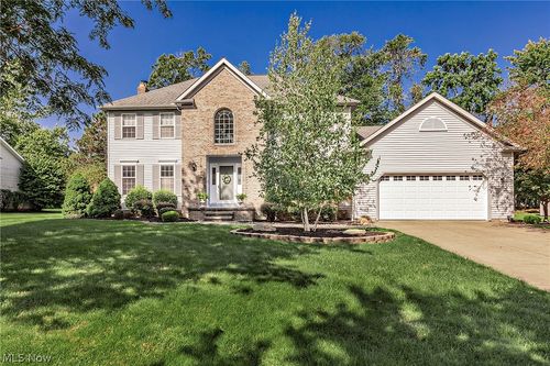 458 Medway Rd, Highland Heights, OH, 44143-3725 | Card Image