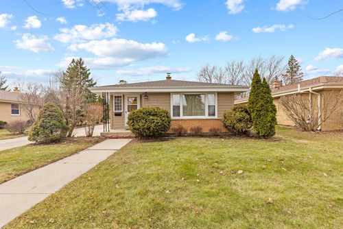 6061 S 19th Street, Milwaukee, WI, 53221 | Card Image