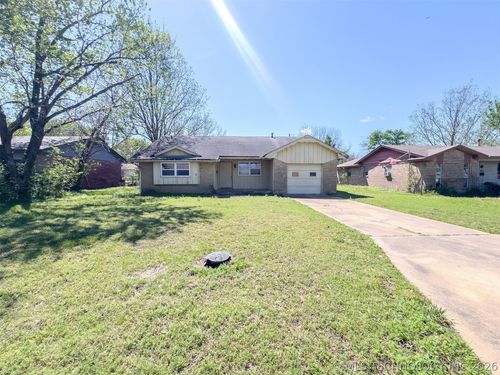 921 Howard St, Ada, OK, 74820-1818 | Card Image