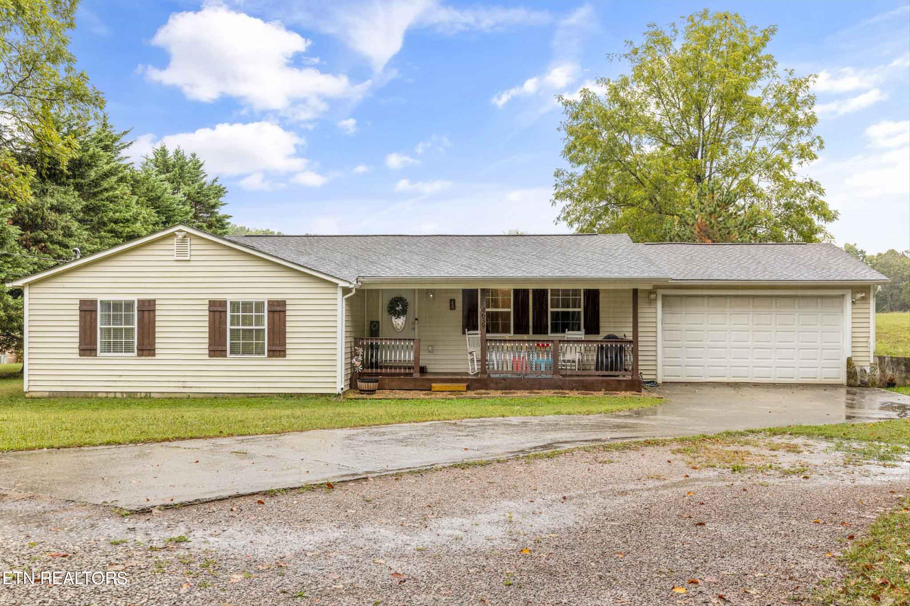 Moon Ln, Strawberry Plains, TN 37871