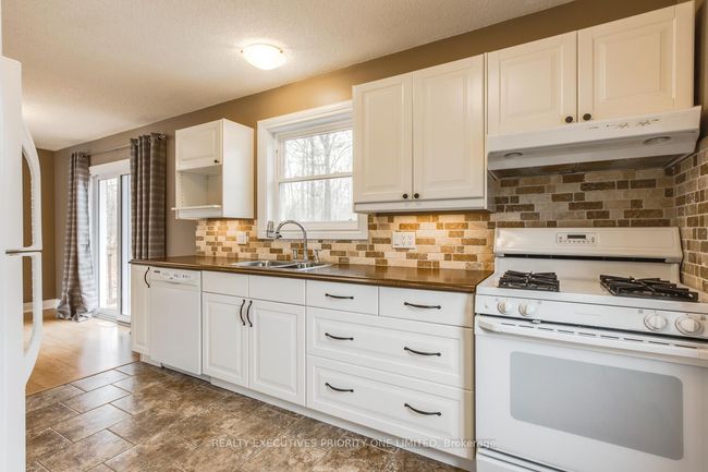 8 Musquake Crt, House other with 3 bedrooms, 1 bathrooms and 4 parking in Tiny ON | Image 9