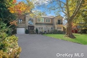 Ridge Dr, Roslyn, NY 11576