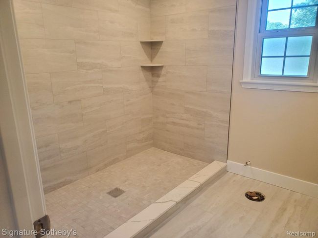 Large Shower | Image 17