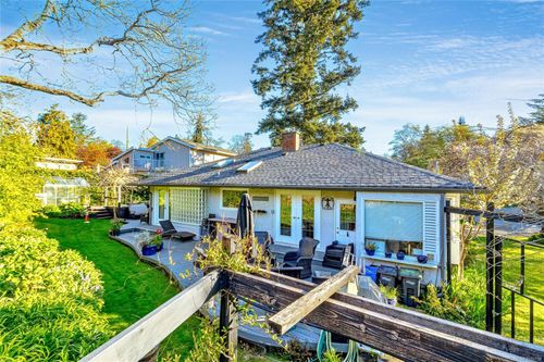 886 Cunningham Rd, Esquimalt, BC, V9A4M6 | Card Image