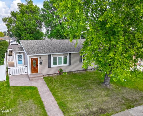 714 15th St W, Williston, ND, 58801-3937 | Card Image