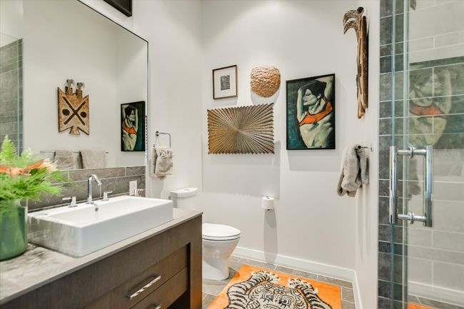 Thoughtful design details mirror the elegance found throughout the penthouse. | Image 28