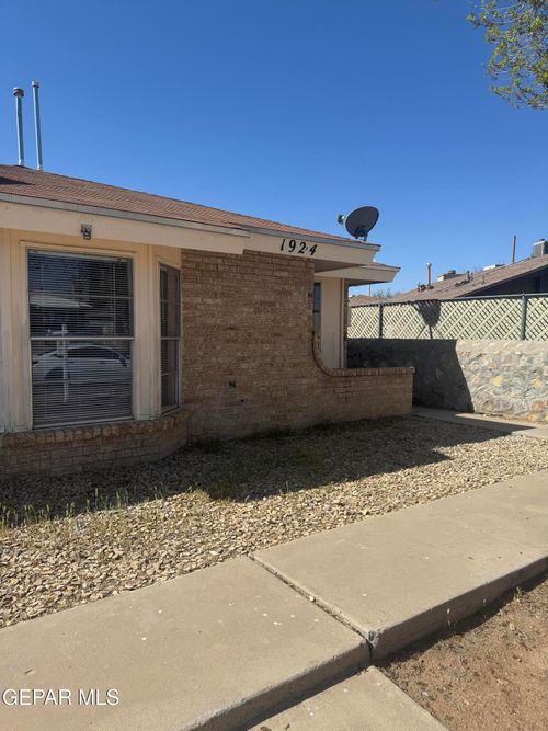 1924 Estrada Dr, El Paso, TX, 79936-3849 | Card Image