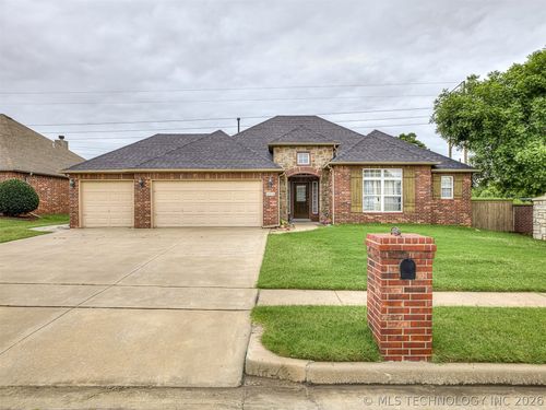 2312 E Queens St, Broken Arrow, OK, 74012-2075 | Card Image