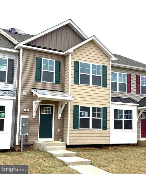 140 Olga Dr, MARTINSBURG, WV, 25403-1807 | Card Image