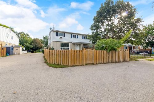 d-51 Metcalfe Cres, Brantford, ON, N3R2L7 | Card Image