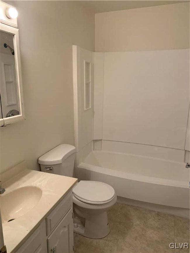 210 W Main St, Home with 8 bedrooms, 7 bathrooms and 1 parking in Pen Argyl PA | Image 15