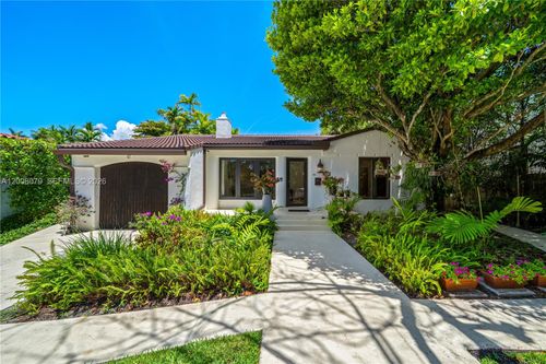 739 Lakeview Dr, Miami Beach, FL, 33140-2631 | Card Image