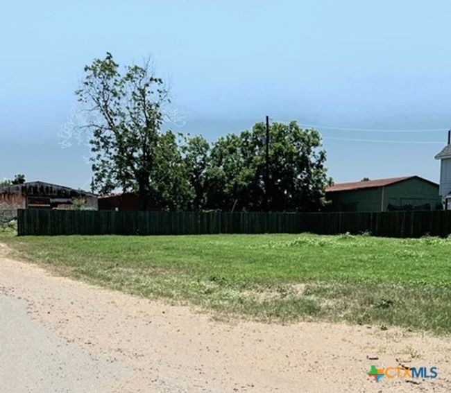 1016 E Fannin St, Home with 0 bedrooms, 0 bathrooms and null parking in Luling TX | Image 9