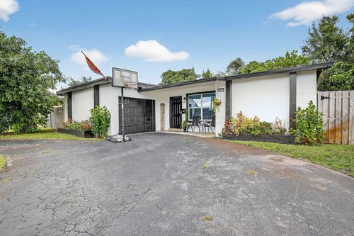 7451 Nw 21st St, Sunrise, FL, 33313-3824 | Card Image