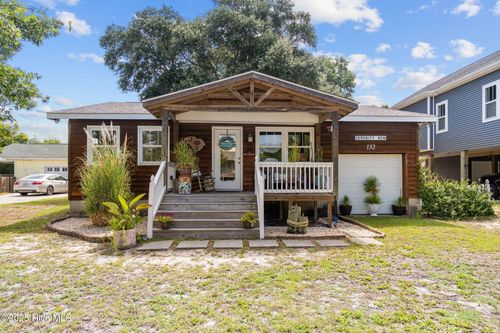 132 Ne 3rd St, Oak Island, NC, 28465-6601 | Card Image