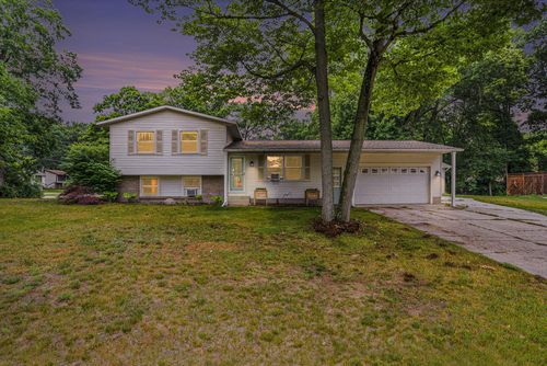 15485 Kelly St, Spring Lake, MI, 49456-1587 | Card Image