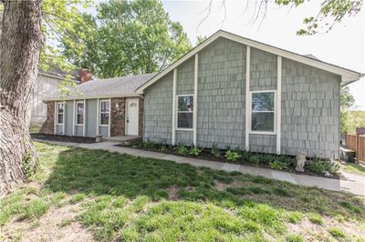 Single story home featuring a front lawn | Image 1