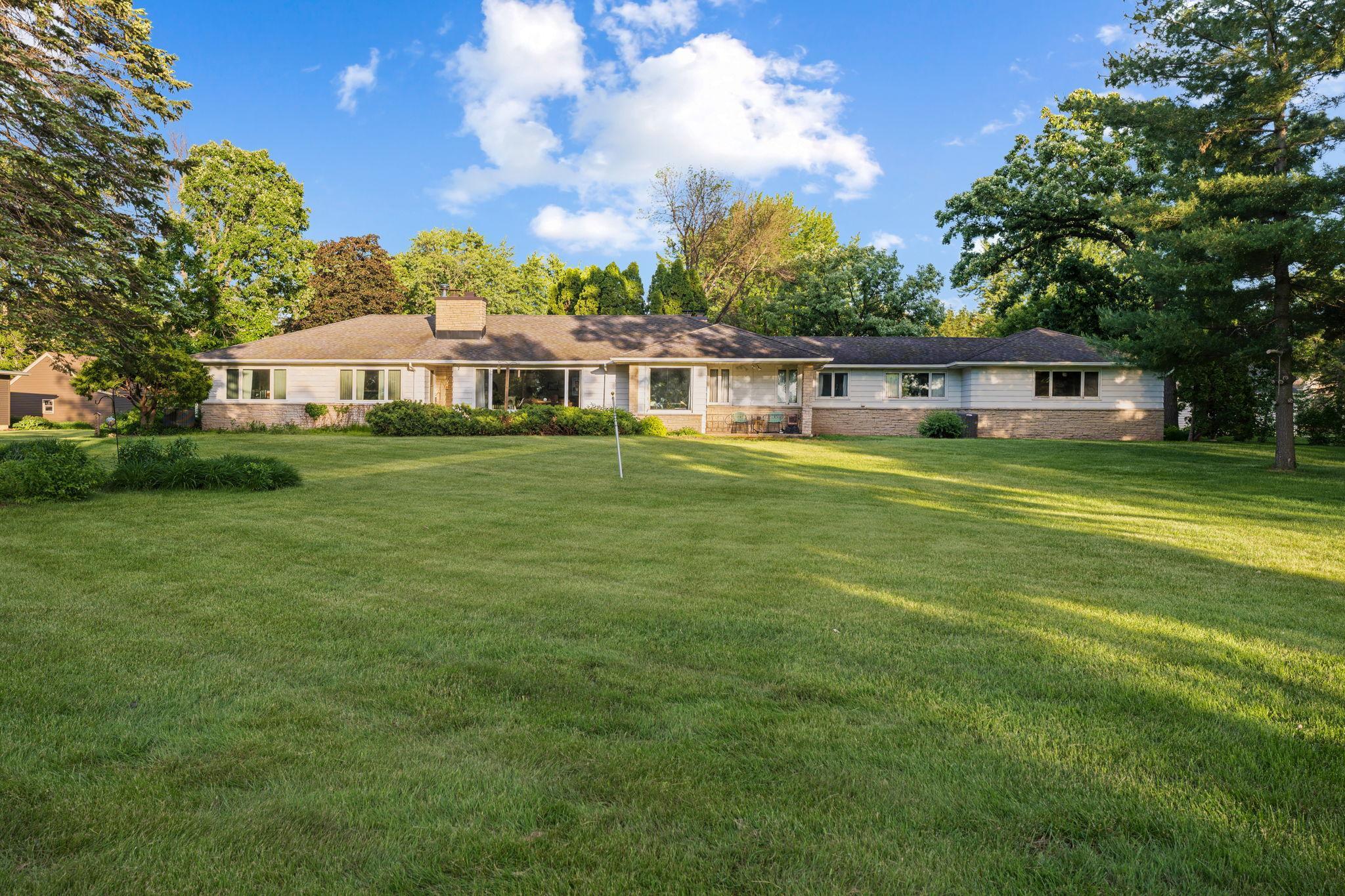 Oakland Pl, Austin, MN 55912