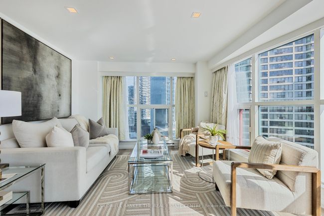 2002 - 99 Harbour Sq, Condo with 2 bedrooms, 2 bathrooms and 1 parking in Toronto ON | Image 39