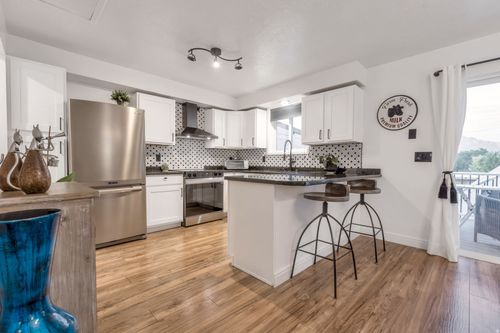 18 W La Vista Dr, West Jordan, UT, 84088-9521 | Card Image