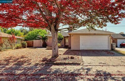 68 Th Ave, House other with 3 bedrooms, 2 bathrooms and 2 parking in Sacramento CA | Image 1