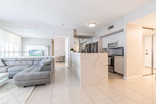 APT-603 - 17555 Atlantic Blvd, Condo with 2 bedrooms, 2 bathrooms and null parking in Sunny Isles Beach FL | Image 5