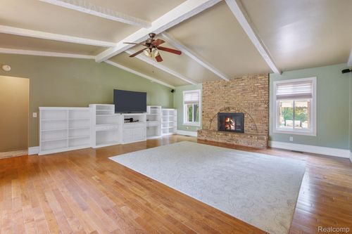 8400 Oak Shade Ct, Davison, MI, 48423-2107 | Card Image