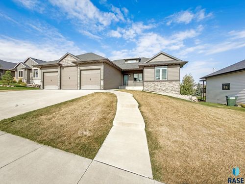 7305 S Kenton Ln, Sioux Falls, SD, 57108-7518 | Card Image